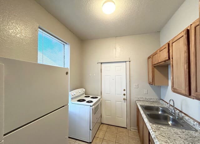 rental at 1716 N Olive St Unit 3 in San Antonio, TX — photo 3