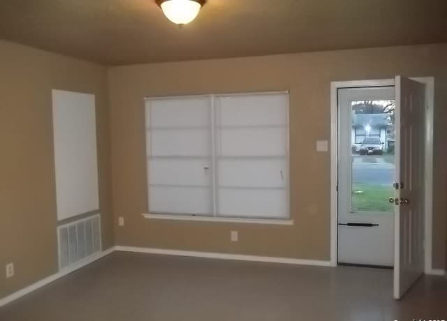 rental at 4251  Wild Oak in San Antonio, TX — photo 2