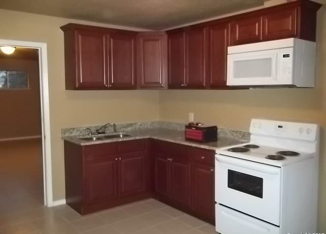 rental at 4251  Wild Oak in San Antonio, TX — photo 3