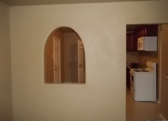 rental at 4251  Wild Oak in San Antonio, TX — photo 4