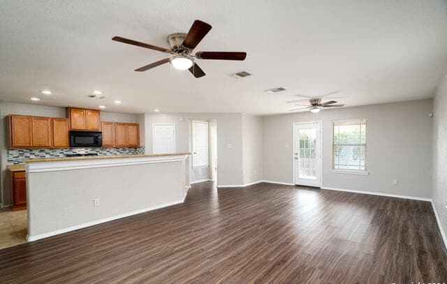 rental at 910  Trilby in San Antonio, TX — photo 2