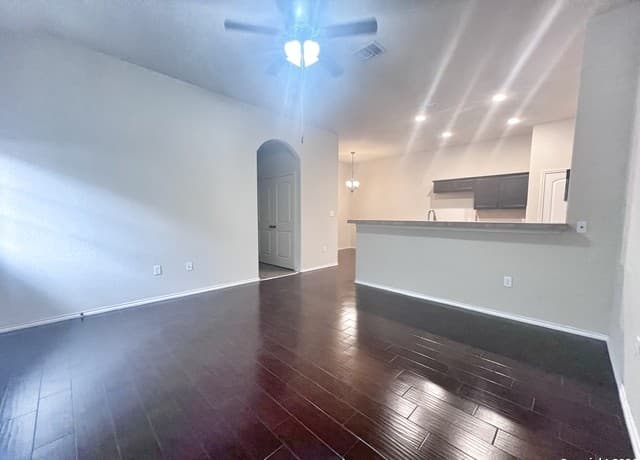 rental at 565-569  Creekside Circle Unit 569 in New Braunfels, TX — photo 2