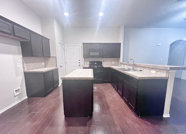 rental at 565-569  Creekside Circle Unit 569 in New Braunfels, TX — photo 3