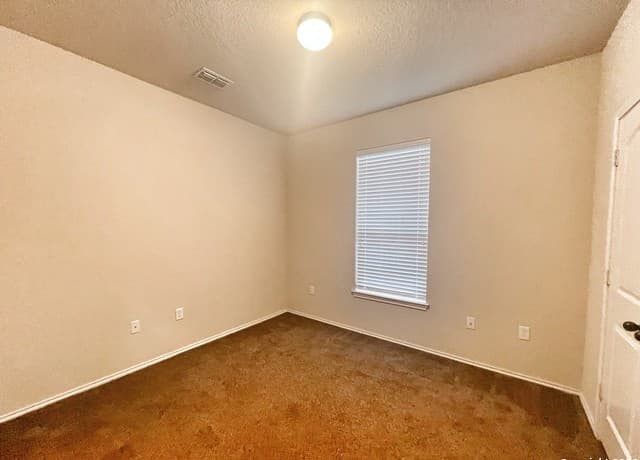 rental at 565-569  Creekside Circle Unit 569 in New Braunfels, TX — photo 5