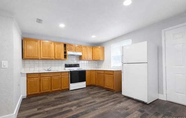 rental at 116  Dolores Unit 1 in San Antonio, TX — photo 2