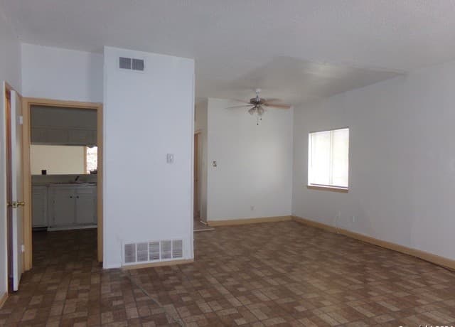 rental at 4835  Gus Eckert Unit 3 in San Antonio, TX — photo 4