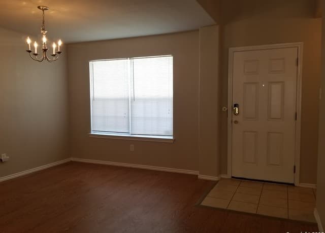 rental at 5123  Fountain Hill in San Antonio, TX — photo 2