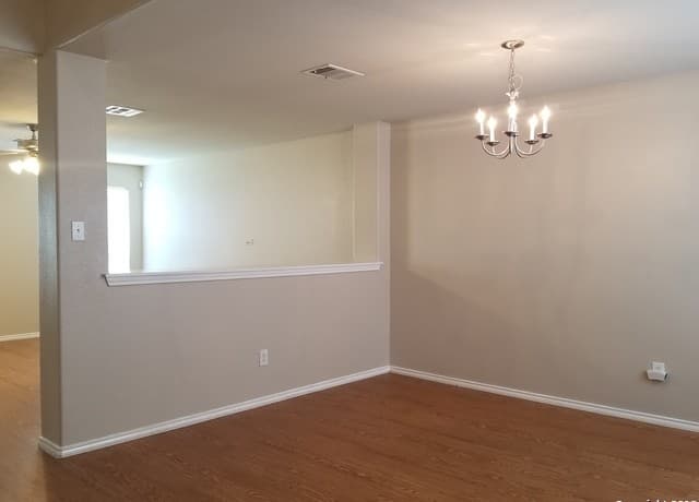 rental at 5123  Fountain Hill in San Antonio, TX — photo 3