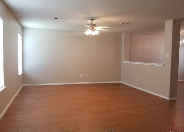 rental at 5123  Fountain Hill in San Antonio, TX — photo 4