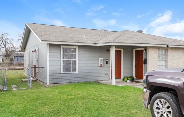 rental at 820 W Olmos in San Antonio, TX — photo 2