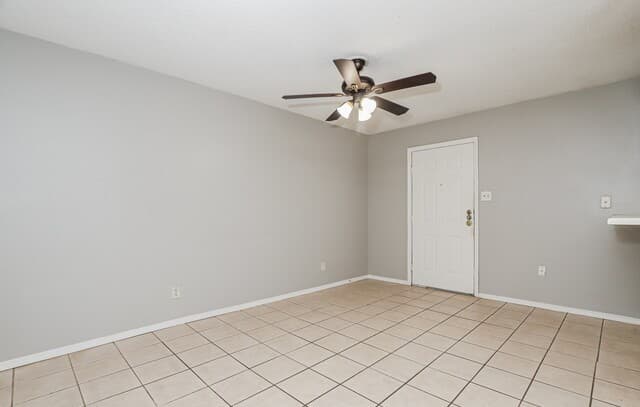 rental at 820 W Olmos in San Antonio, TX — photo 4