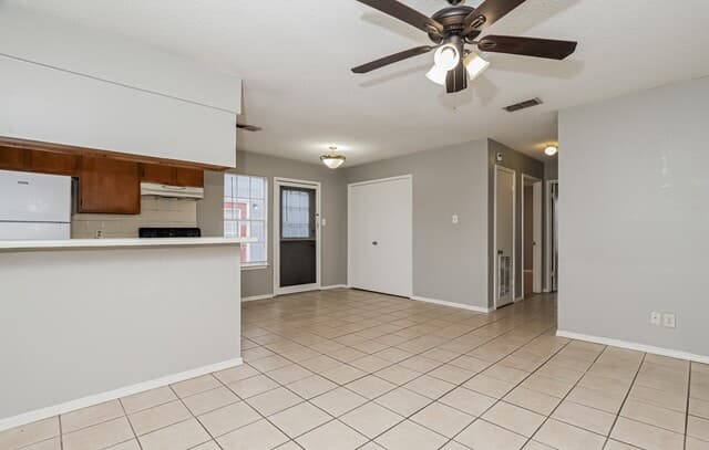 rental at 820 W Olmos in San Antonio, TX — photo 5