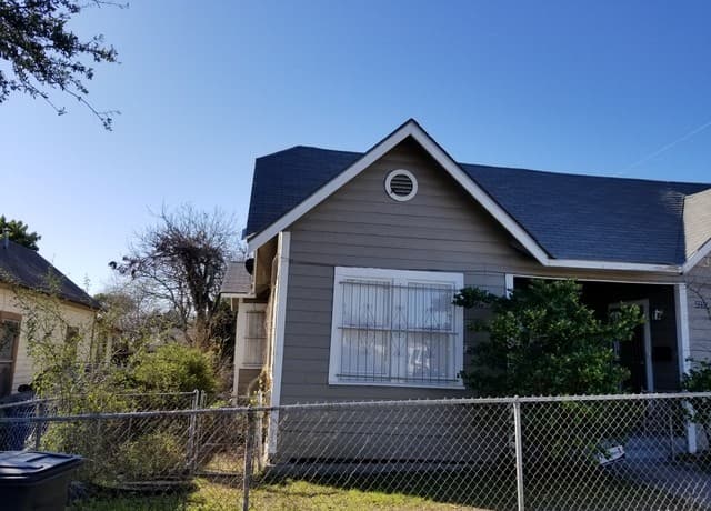 1-bedroom rental at 2238 N Interstate 35 in San Antonio, TX — photo 1