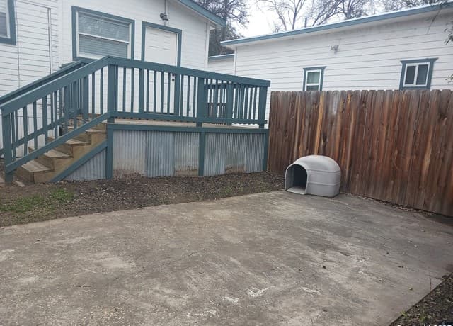 rental at 212  Mclane Unit B in San Antonio, TX — photo 1