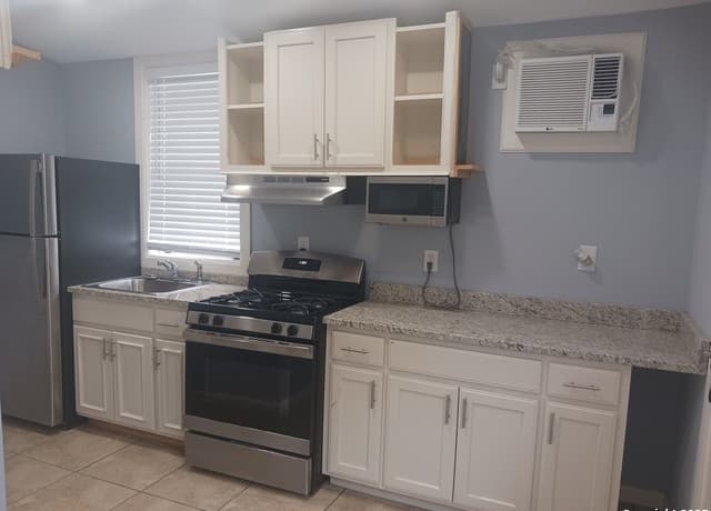 rental at 212  Mclane Unit B in San Antonio, TX — photo 2