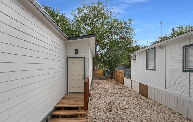 rental at 212  Mclane St Unit C in San Antonio, TX — photo 2