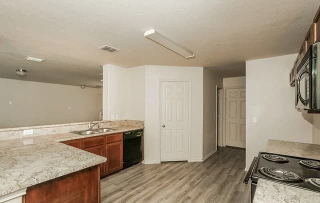 rental at 7026  Heathers Pond in San Antonio, TX — photo 2