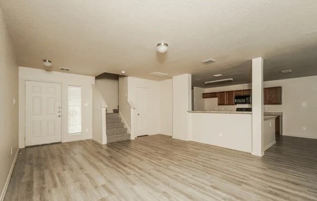 rental at 7026  Heathers Pond in San Antonio, TX — photo 3