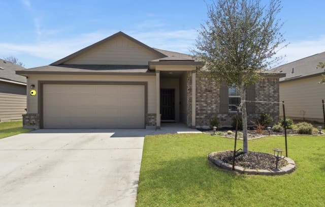 rental at 6830  Diamond in San Antonio, TX — photo 2