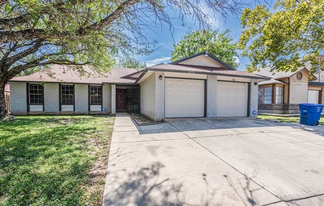 rental at 5275  Meadow Rise Unit 5275 in San Antonio, TX — photo 3