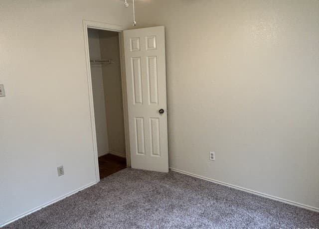 rental at 14526  Waddesdon Bluff in San Antonio, TX — photo 5