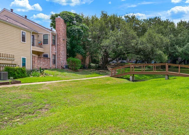 rental at 11610  Vance Jackson Unit 413 in San Antonio, TX — photo 2