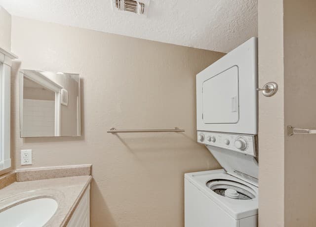 rental at 11610  Vance Jackson Unit 413 in San Antonio, TX — photo 3