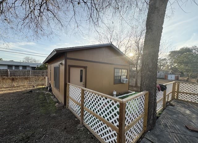 rental at 3722  Electra in San Antonio, TX — photo 3