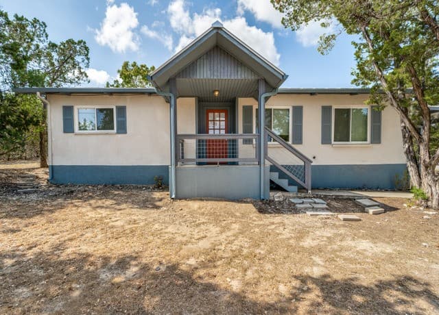 rental at 1351 Spitz Kegel View Dr in Canyon Lake TX