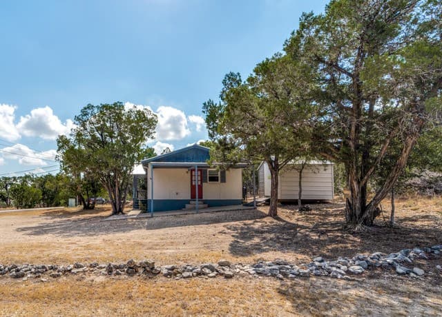rental at 1351  Spitz Kegel View Dr in Canyon Lake, TX — photo 2
