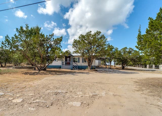 rental at 1351  Spitz Kegel View Dr in Canyon Lake, TX — photo 4
