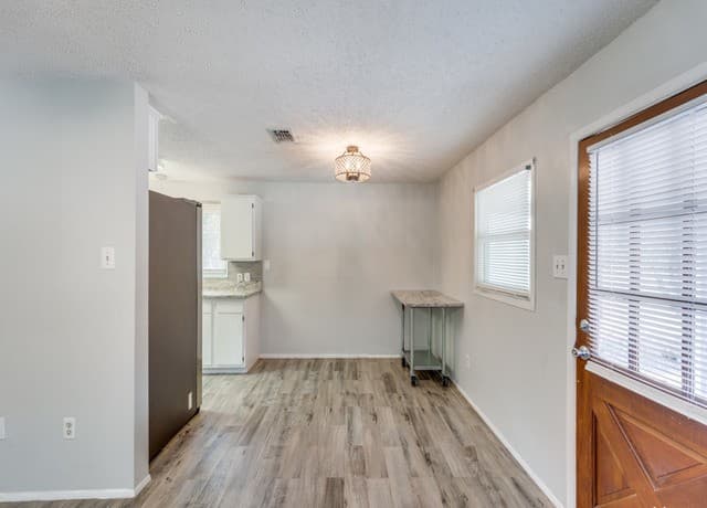 rental at 1351  Spitz Kegel View Dr in Canyon Lake, TX — photo 5