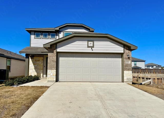 rental at 8563  Redhawk Loop in San Antonio TX