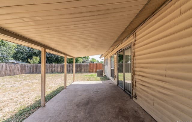 rental at 5011  Thomas Paine in Kirby, TX — photo 3