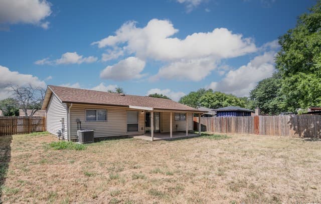 rental at 5011  Thomas Paine in Kirby, TX — photo 5