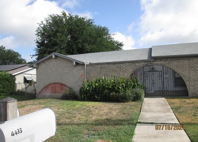 2-bedroom rental at 4431 Myrna Dr in San Antonio, TX — photo 1