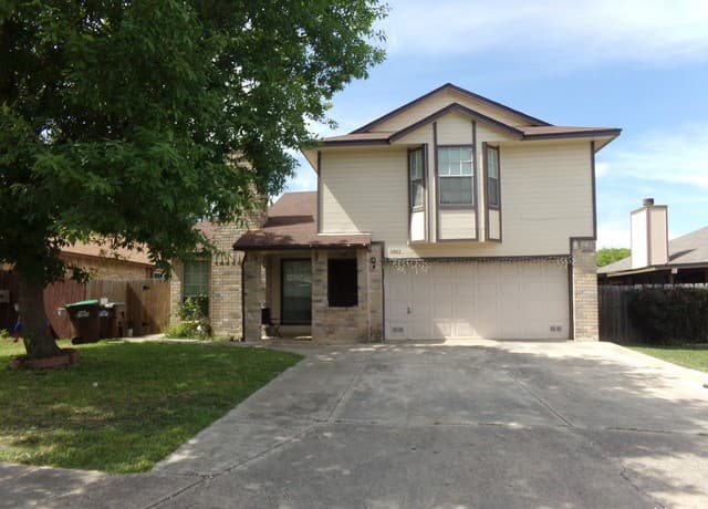 rental at 11427  Long Trail in San Antonio, TX — photo 1