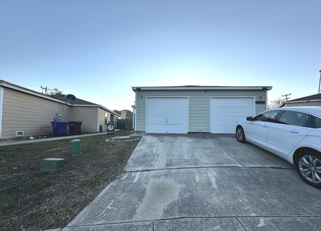 rental at 15319  Kamary in San Antonio, TX — photo 2