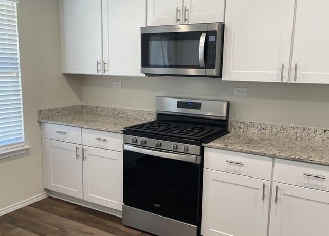 rental at 7308  Yucca in San Antonio, TX — photo 5