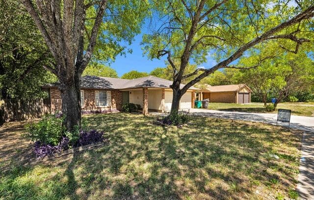 rental at 6427  Ridge Place in San Antonio, TX — photo 2