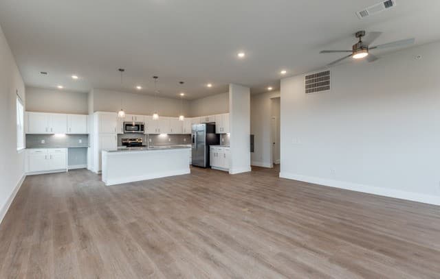 rental at 330 E Carson Unit 2301 in San Antonio, TX — photo 2