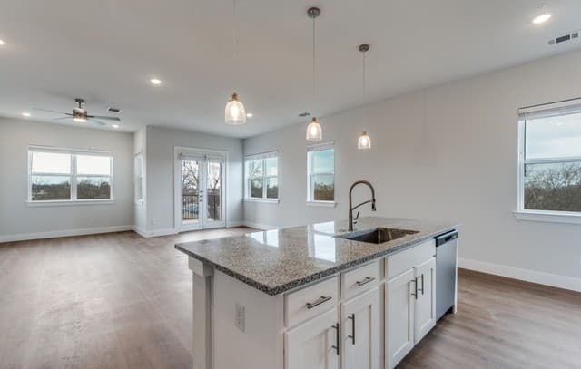 rental at 330 E Carson Unit 2302 in San Antonio, TX — photo 3