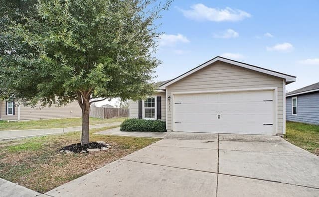 rental at 7543  Bowdre in San Antonio, TX — photo 2