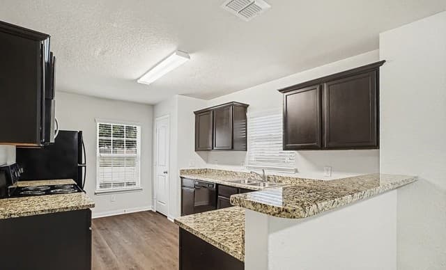rental at 7543  Bowdre in San Antonio, TX — photo 5