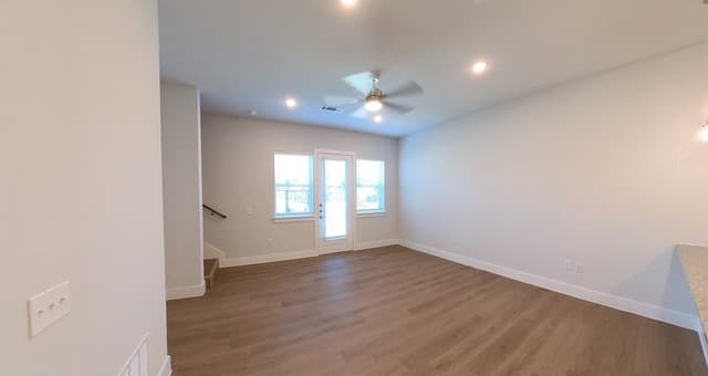 rental at 330 E Carson Unit 3102 in San Antonio, TX — photo 5