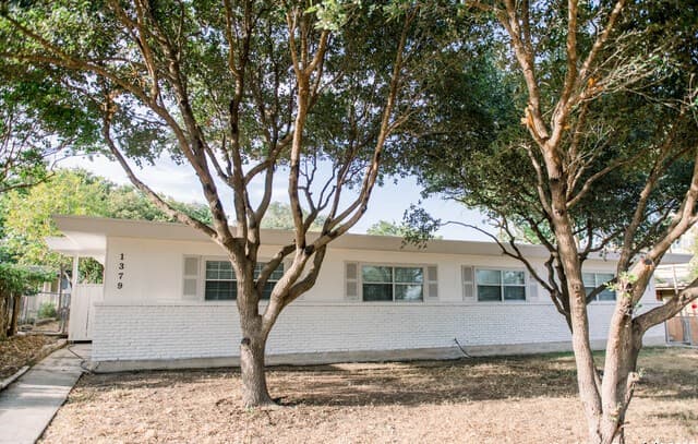 rental at 1379  Oblate Dr in San Antonio, TX — photo 2