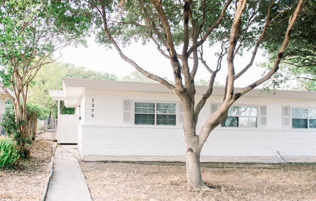 rental at 1379  Oblate Dr in San Antonio, TX — photo 3