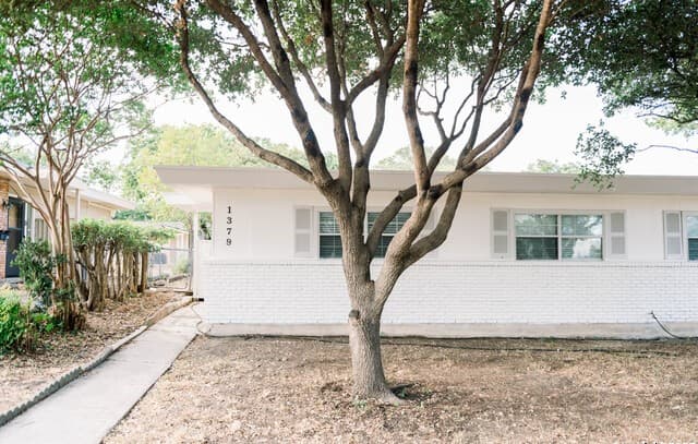 rental at 1379  Oblate Dr in San Antonio, TX — photo 4