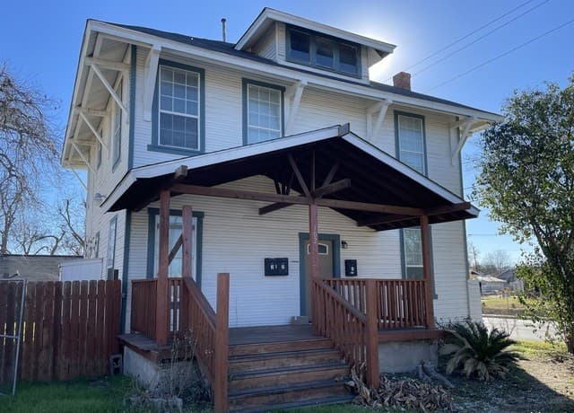 rental at 102  Bailey Ave Unit 1 in San Antonio TX