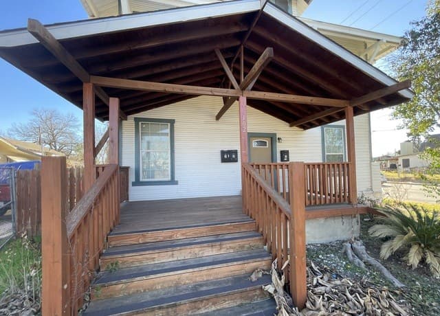 rental at 102  Bailey Ave Unit 1 in San Antonio, TX — photo 2